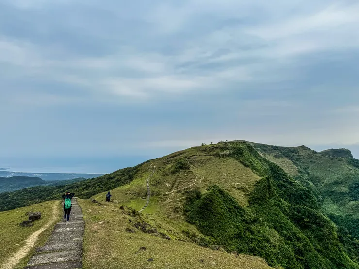 在灣坑頭山簡單的吃過午餐便往啞口前進。
