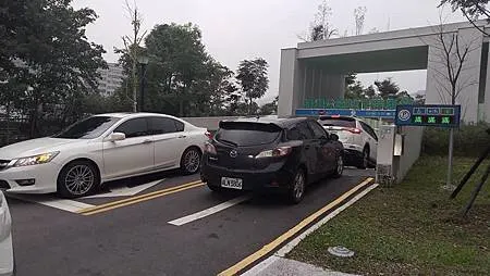 [新北旅遊]裕隆城認養綠湖公園，唯美、生態 、綠意、曬小孩的