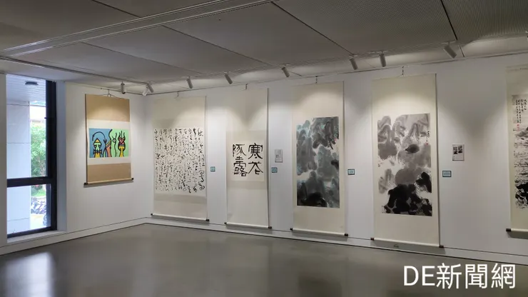 新東方現代畫會在基隆美術館舉辦聯展。(記者曾金萬/基隆拍攝)