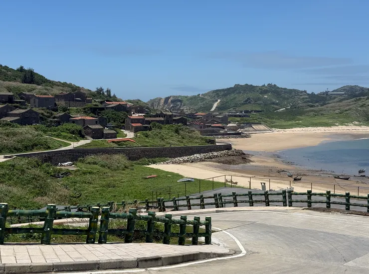東莒地勢起伏大，建議騎機車遊覽