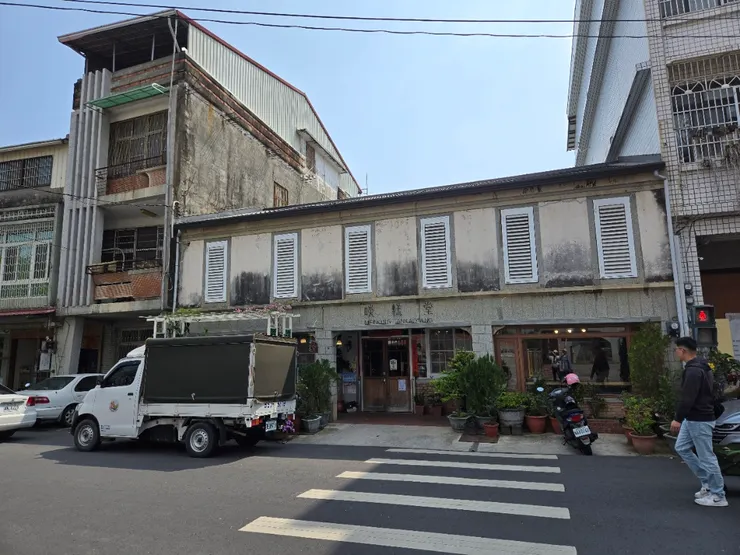 不知道是本地人還是觀光客多的麵包店