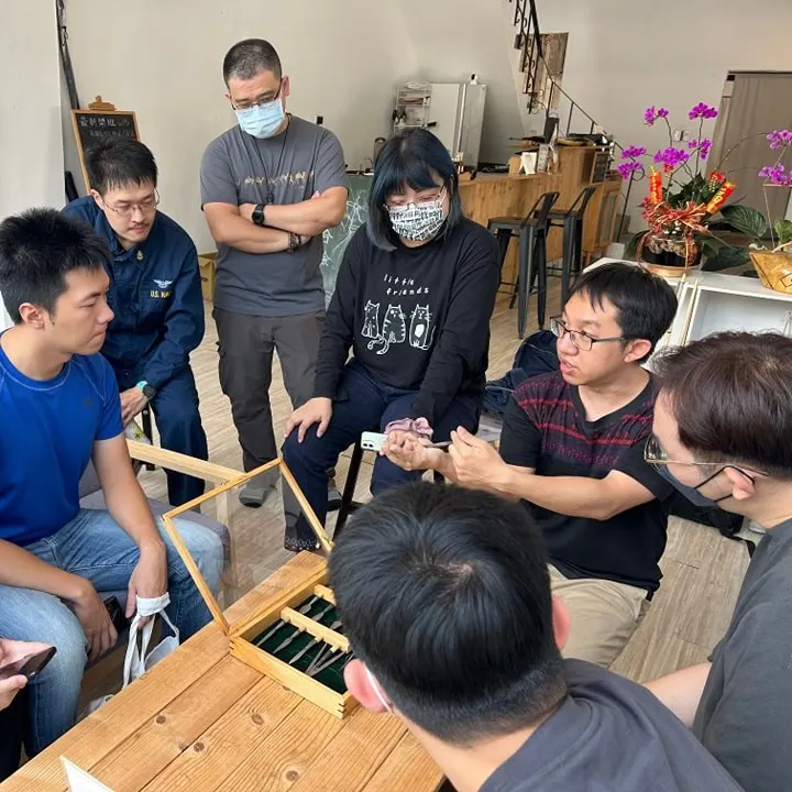 郭老師的長弓箭頭收藏超酷！ Photo Via：繹心山房