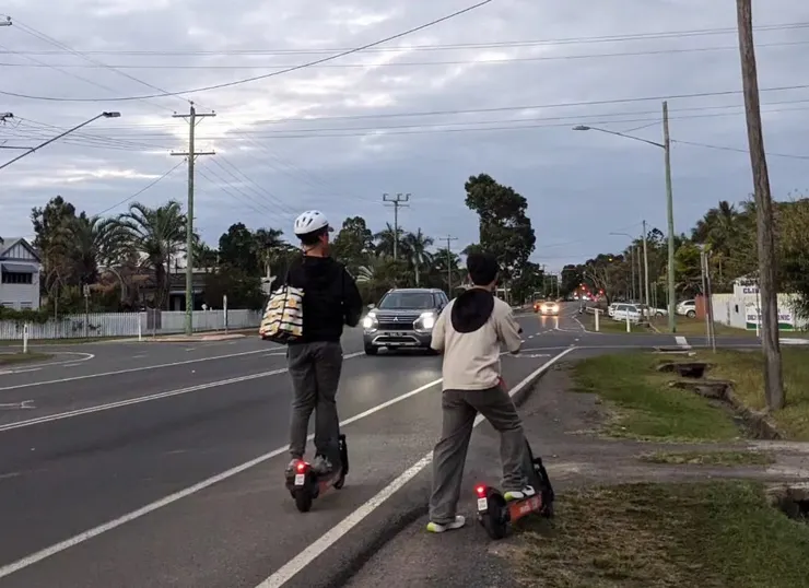 朋友曾試著租借電動腳踏車,看到價格終於知道為什麼青少年都兩個人騎一台了。