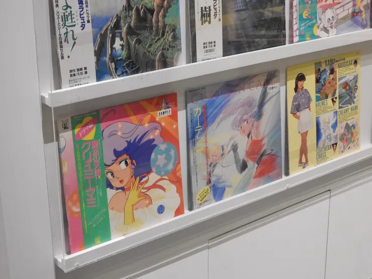 以前黑膠唱片的封面，超愛這種風格