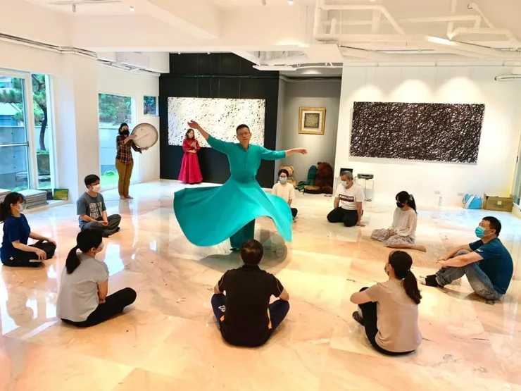 楊錦聰近幾年力推蘇菲旋轉並親自帶領工作坊