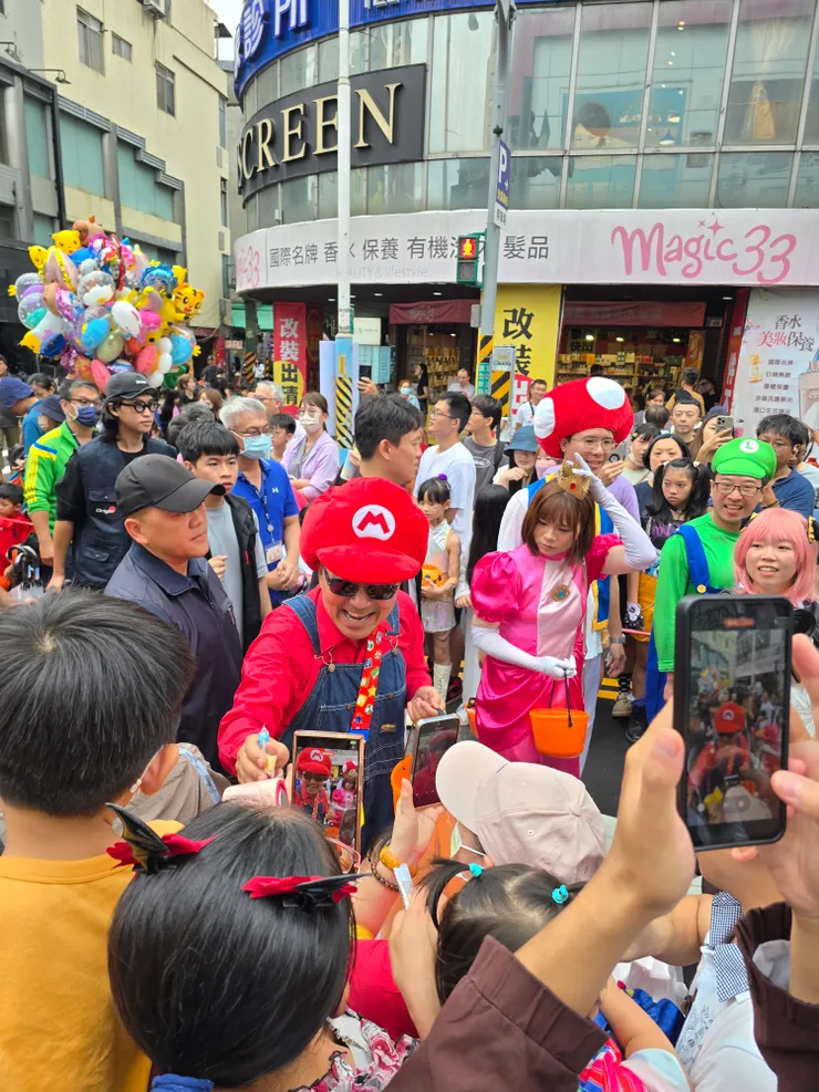 馬力歐市長來發糖