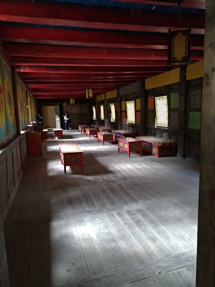 「土司會客廳」窗格採用漢樣式及藏族吉祥結圖案,具宗教與防禦的作用