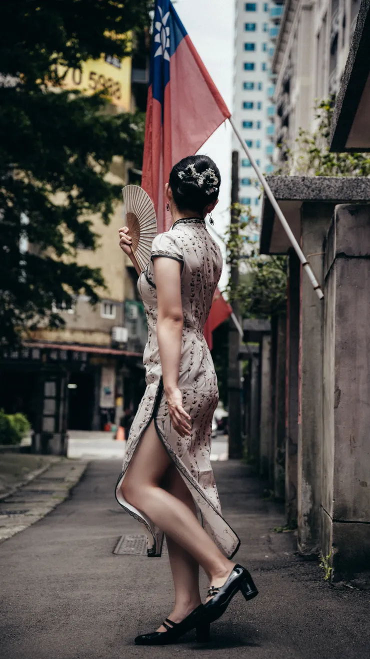 攝影看人生｜模特日常：旗袍、眷村、大稻埕—時光歲月裡的堅韌與安寧／攝影、精修：Leon／妝髮造型：Winni