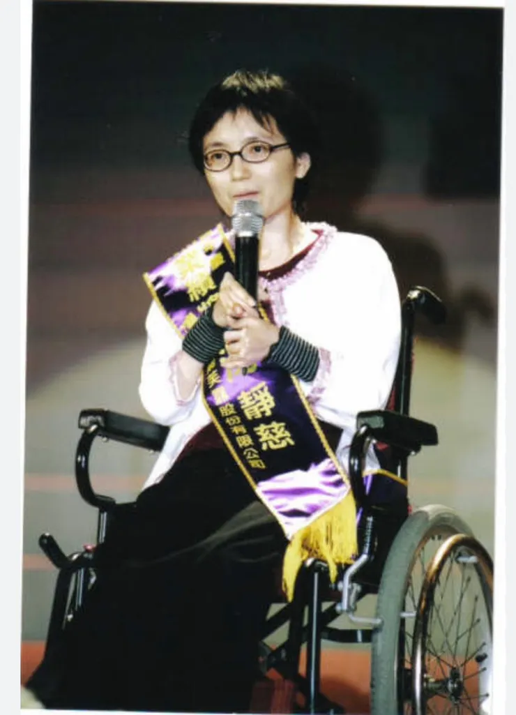 新聞採訪畫面還有一整面得獎紀錄