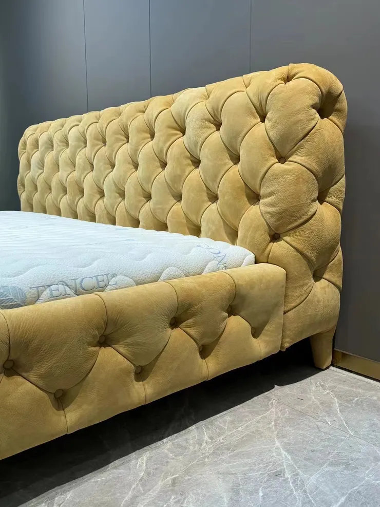 Baxter磨砂皮床頭近拍