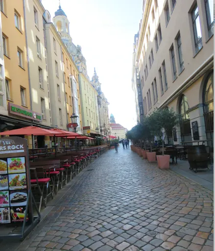 德累斯頓聖母教堂,往河邊方向,新市集廣場的道路。