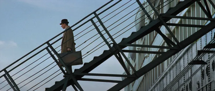 在舷梯上沉思的片刻