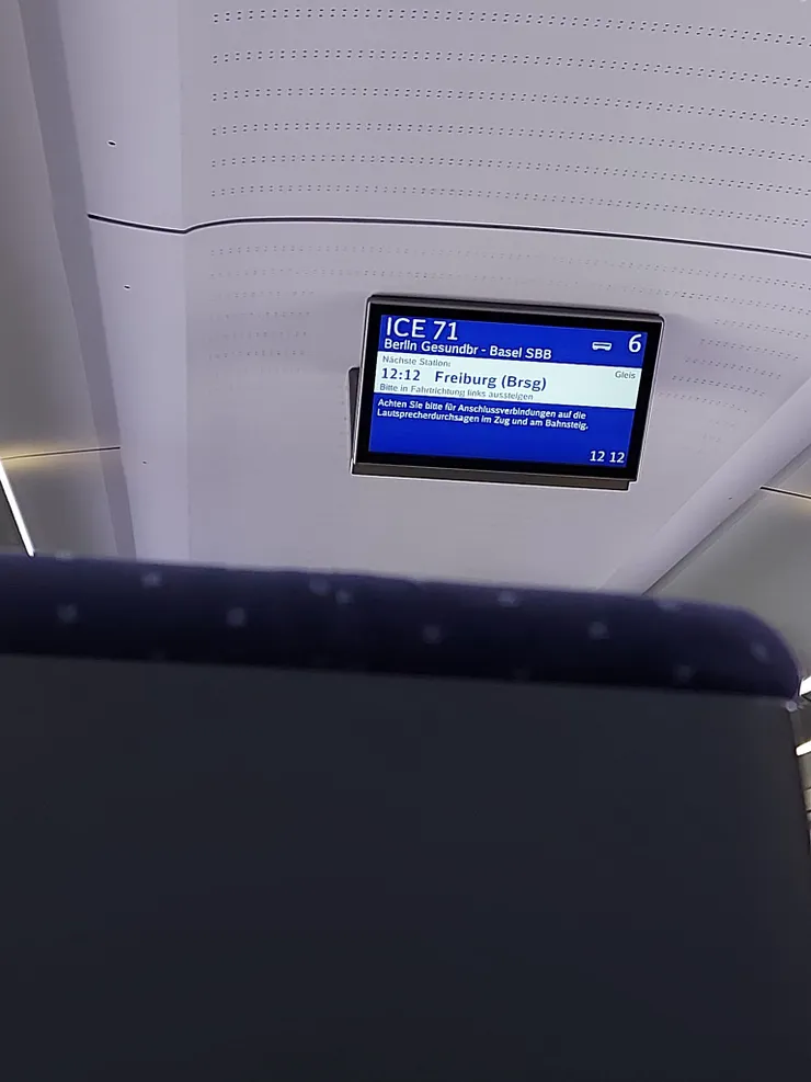 列車行駛到Freiberg(佛萊堡)因故停靠了約1小時