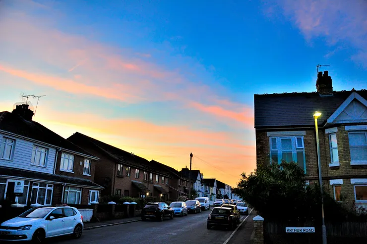 【雖沒碰到大景但晨昏陽光美好。海邊散步完，夕照伴我歸。】