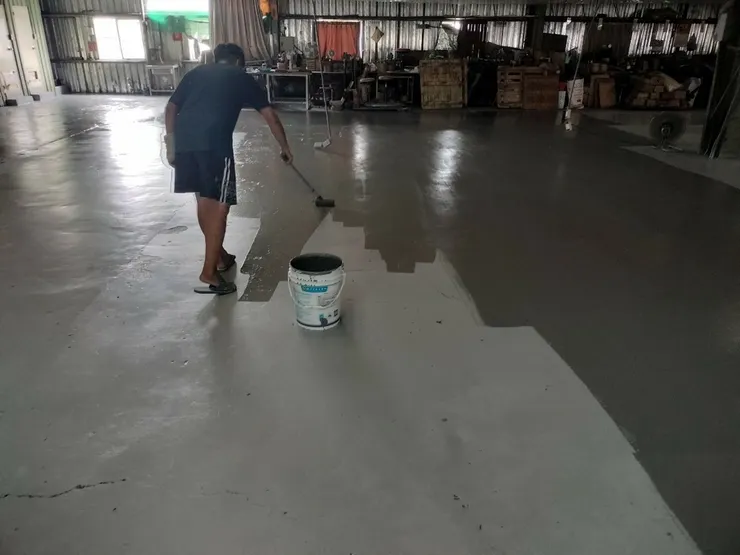台南工廠耐磨地坪漆推薦│振宏油漆行│定期保養地板更省錢│交給