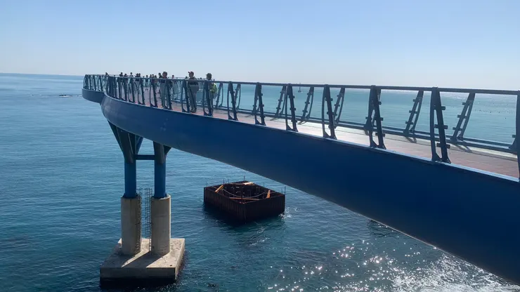 距離海面應該也有個10幾公尺。