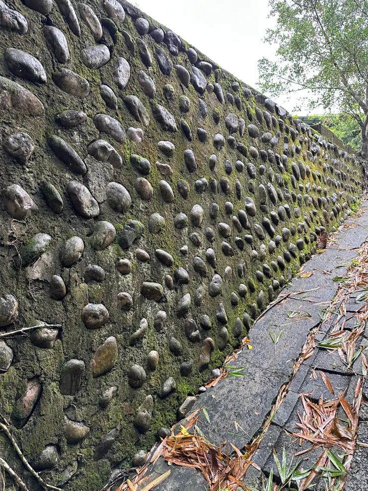 依地勢而建的安康接待室