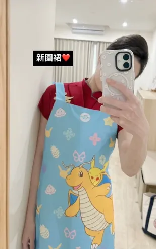空姐穿上寶可夢圍裙,萌力爆發!圖/葉佳欣翻攝