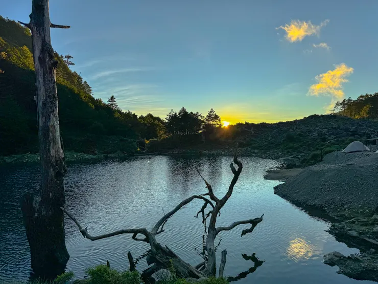 小關山神池的夕陽也很美,不可以錯過啊!