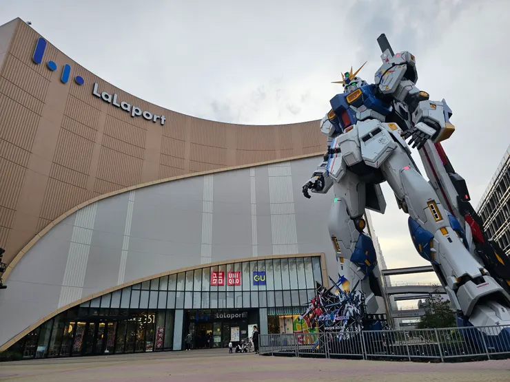 鎮守於大門口的鋼彈