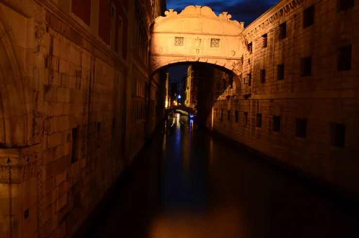 嘆息橋的白天與夜晚