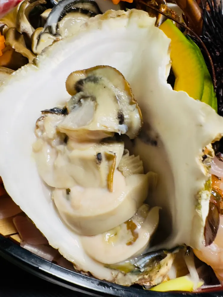 肥美的夏季岩牡蠣，怎麼可以不當刺身來食用呢？