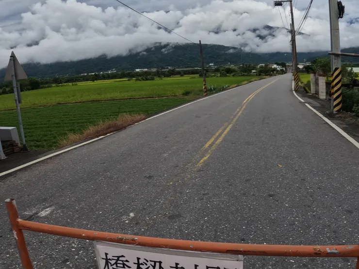 受損的橋目前也只先通車便道部分。
