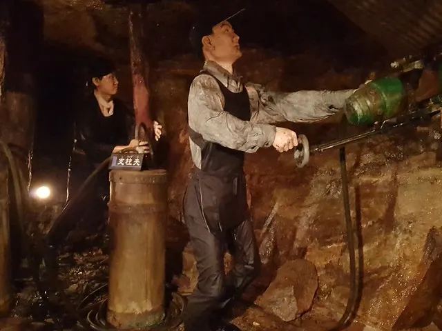 足尾銅山觀光，明治時期的礦工，開始使用機器開採