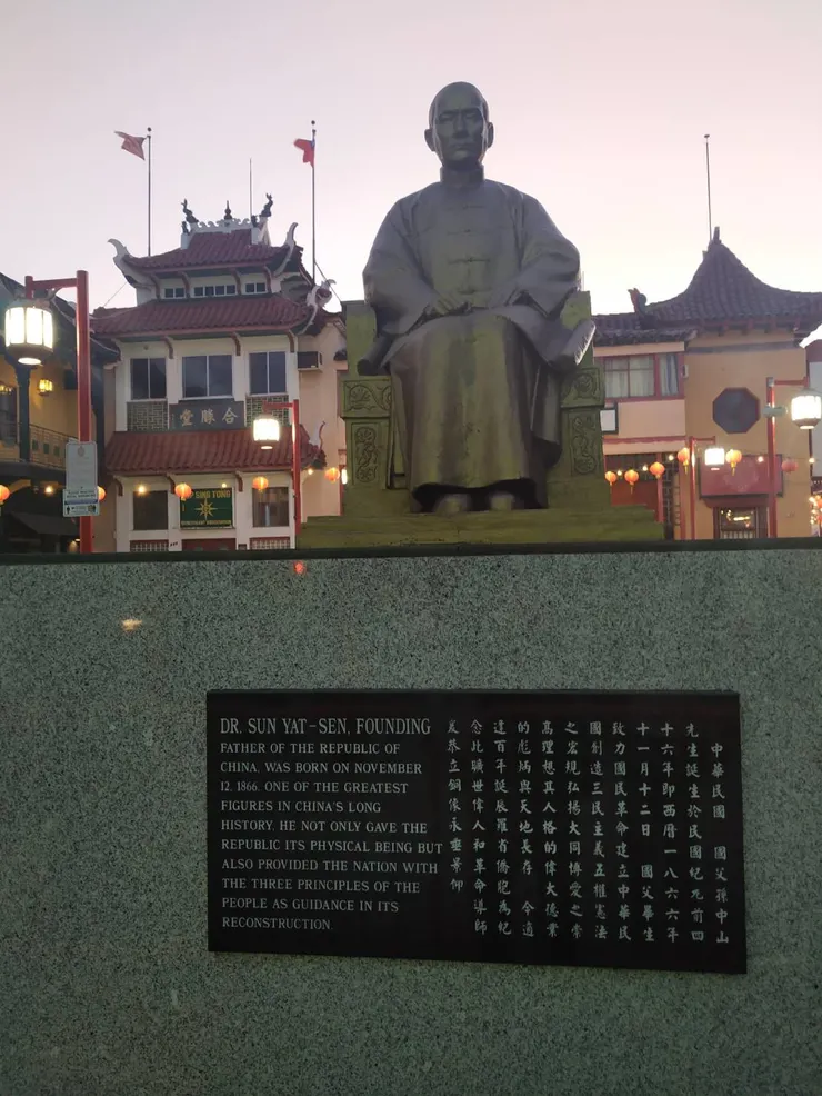 洛杉磯華埠乘載的是1938年這一代中華民國人的歷史，自然也尊孫文為國父