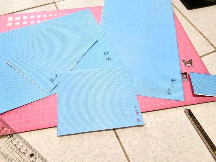 體驗愛塗鴉寶貝看過來!可自由裁切、牆壁、木板隨處可黏、白板