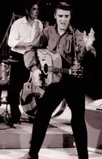 1956年九月九日,美國第一位搖滾樂歌星艾維斯‧普里斯萊(Elvis Presley)在電視「蘇利文秀」(Ed Sullivan Show)中表演。 (© AP Images)