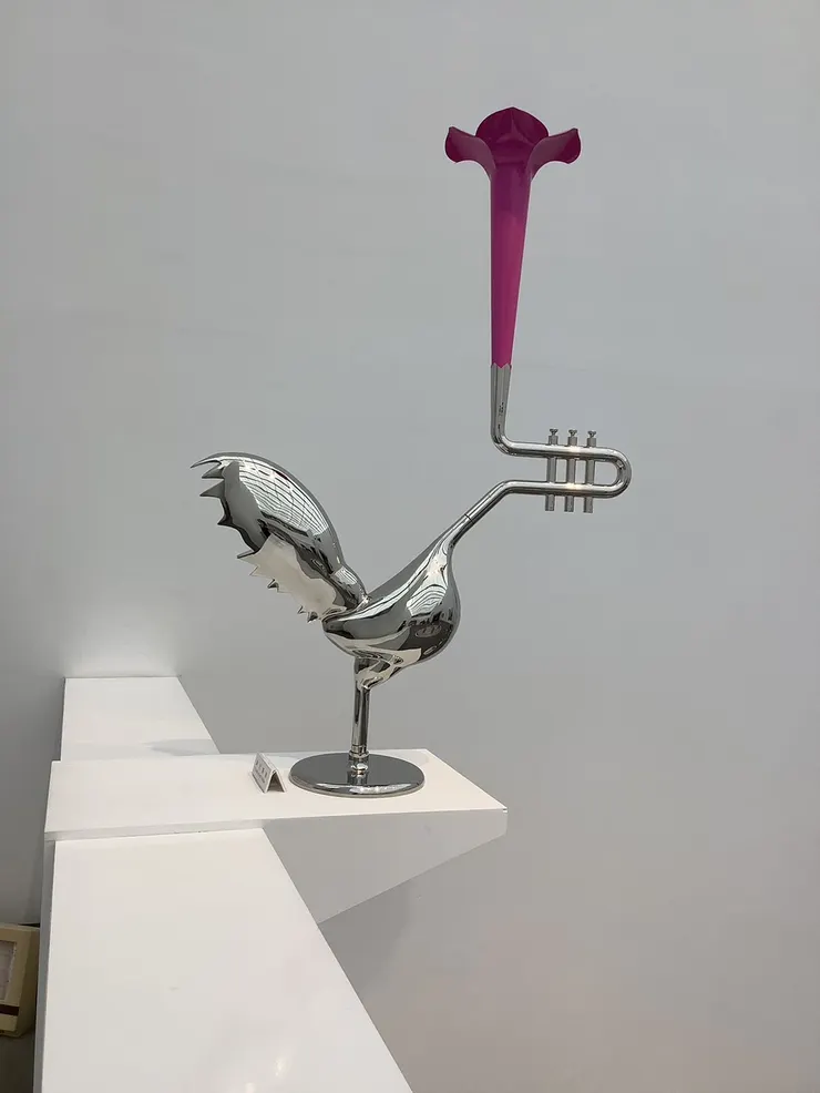 《喉光普照》不鏽鋼、培林、烤漆，2018。