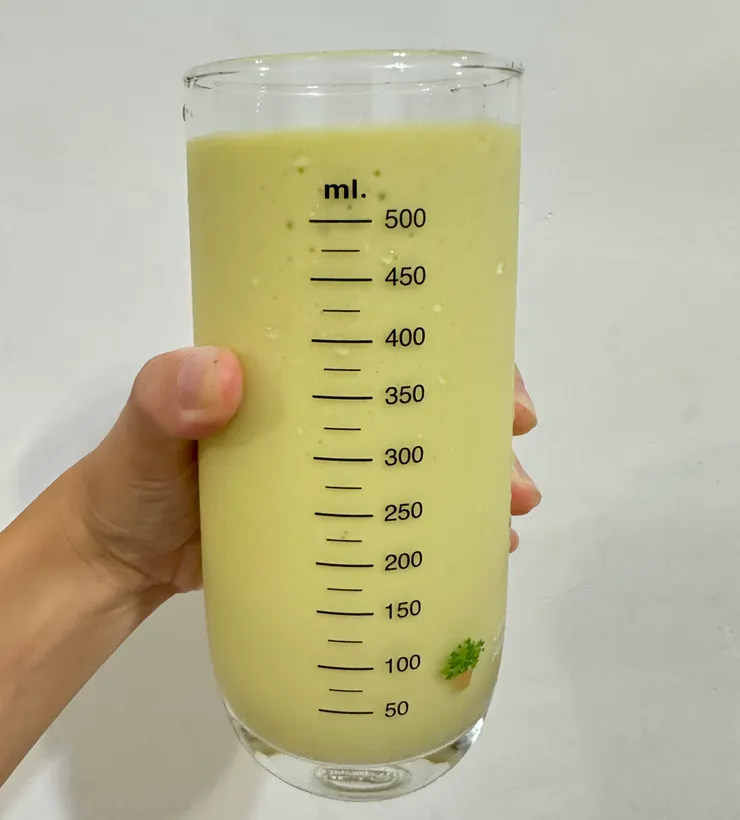 飯後，媽媽會用家裡厲害的果汁機，打一杯蜂蜜酪梨牛奶給全家人，這就是她表達愛的方式。