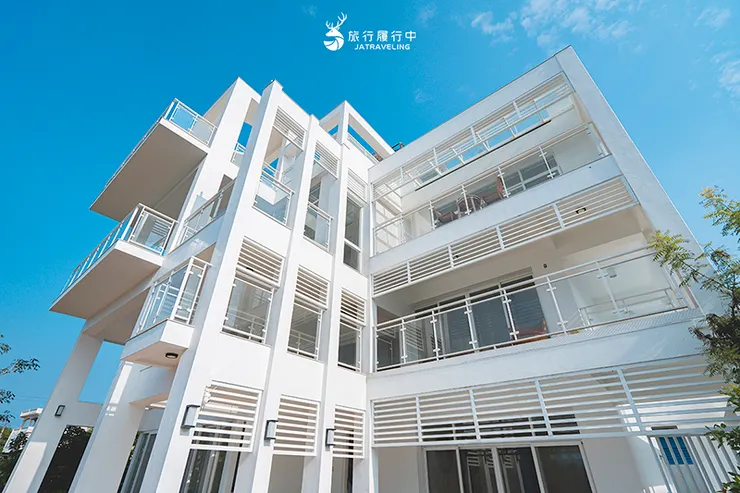 【小琉球住宿推薦】琉白民宿，最新、最chill網美風白色系包棟民宿，KTV、電動麻將、露天陽台、專屬廚房，還能代訂火鍋、烤肉BBQ！ - 小琉球兩天一夜, 包棟民宿, 小琉球住宿, 小琉球民宿, 小琉球包棟 - 旅行履行中