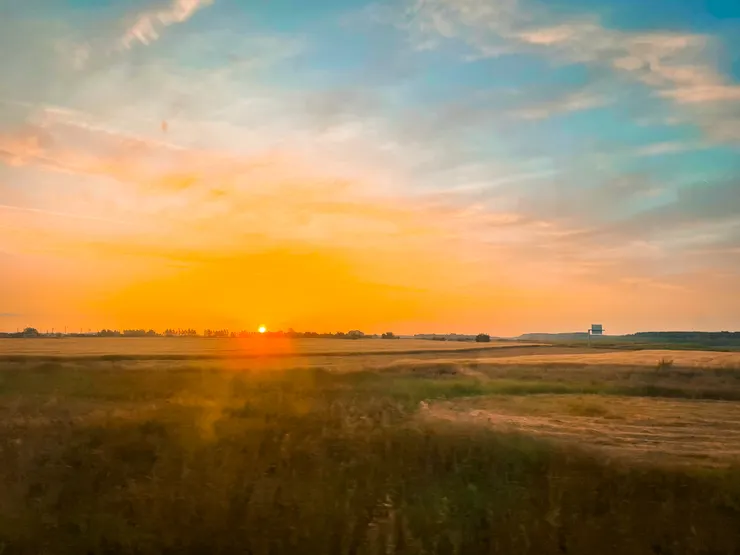 2024 抵達布加勒斯特的清晨 shot by Emma.
