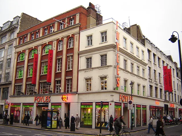 Foyles 書店舊址：111-119 Charing Cross Road (網路圖片）