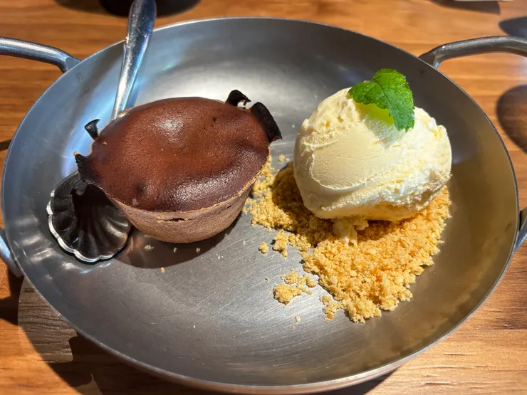 甜點熔岩巧克力（上餐照）