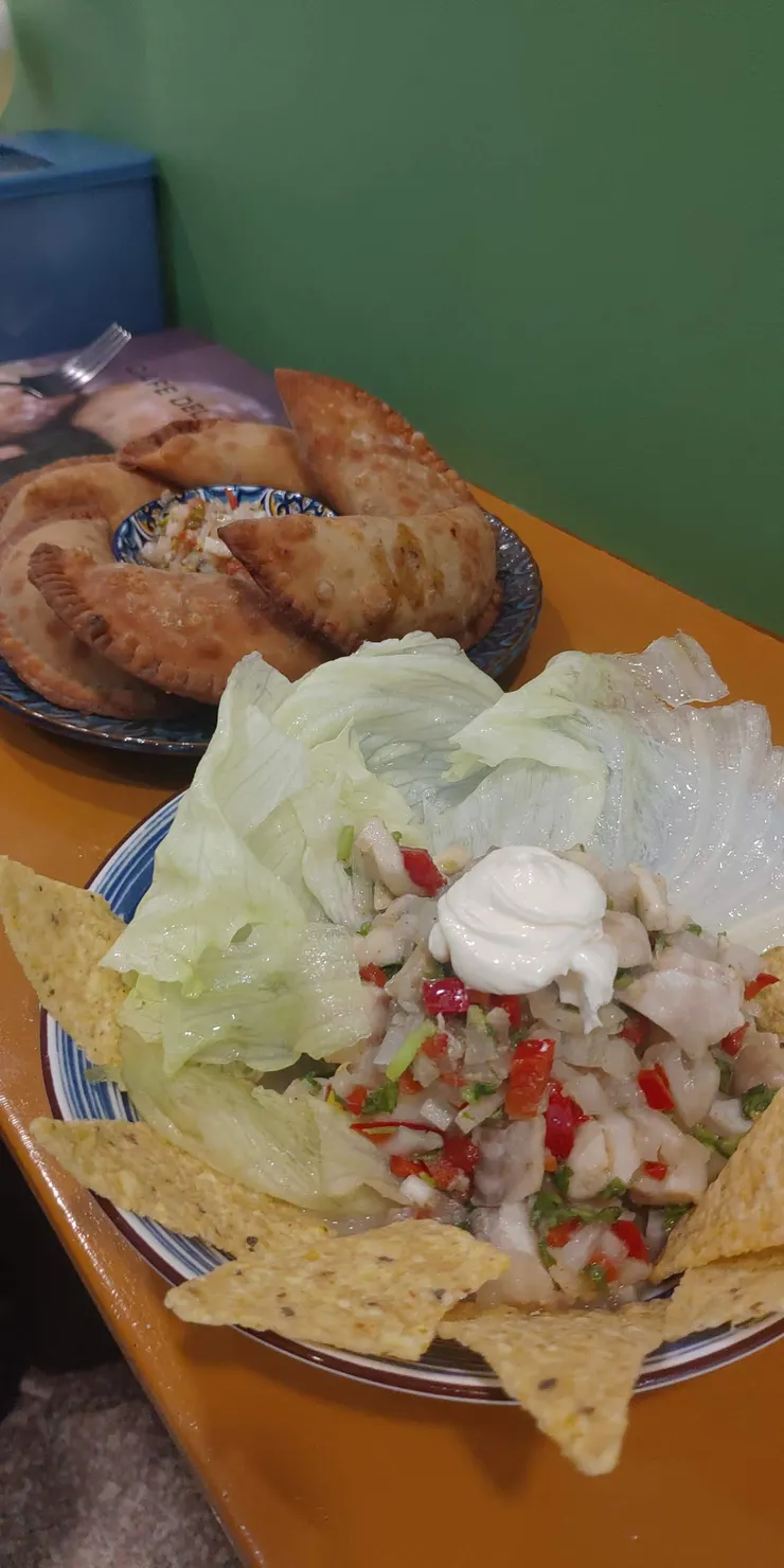 Empanada / Ceviche