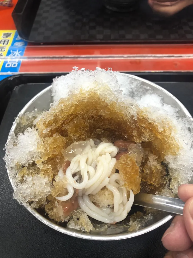 移動到內湖的路上發現真的太熱了,所以中途停下來吃個黑糖刨冰,休息一下!