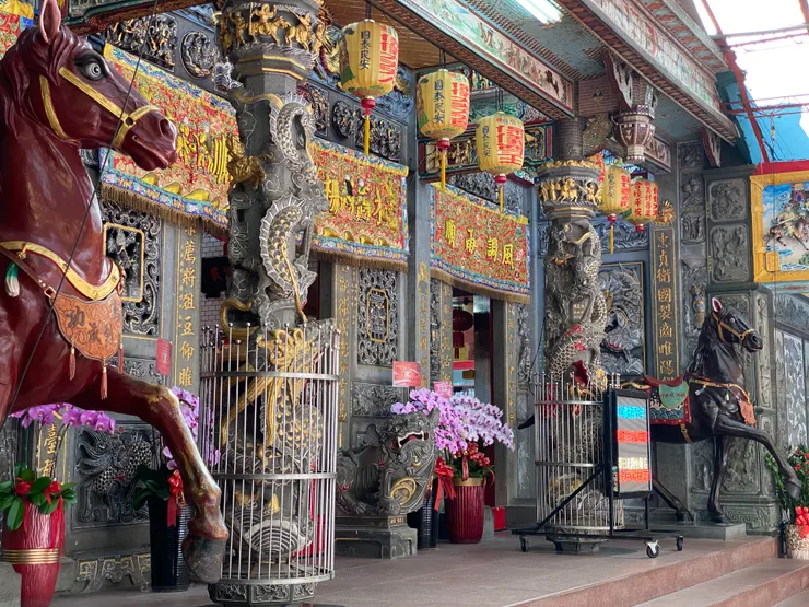 木柵忠順廟外門口有駿馬，是忠順廟「行動力」的象徵。