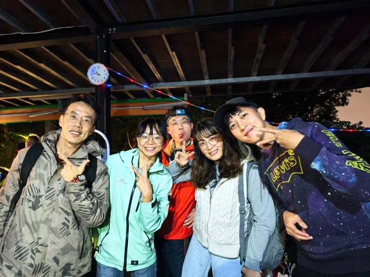 人家吐個舌頭僅此，看起來像喝醉酒