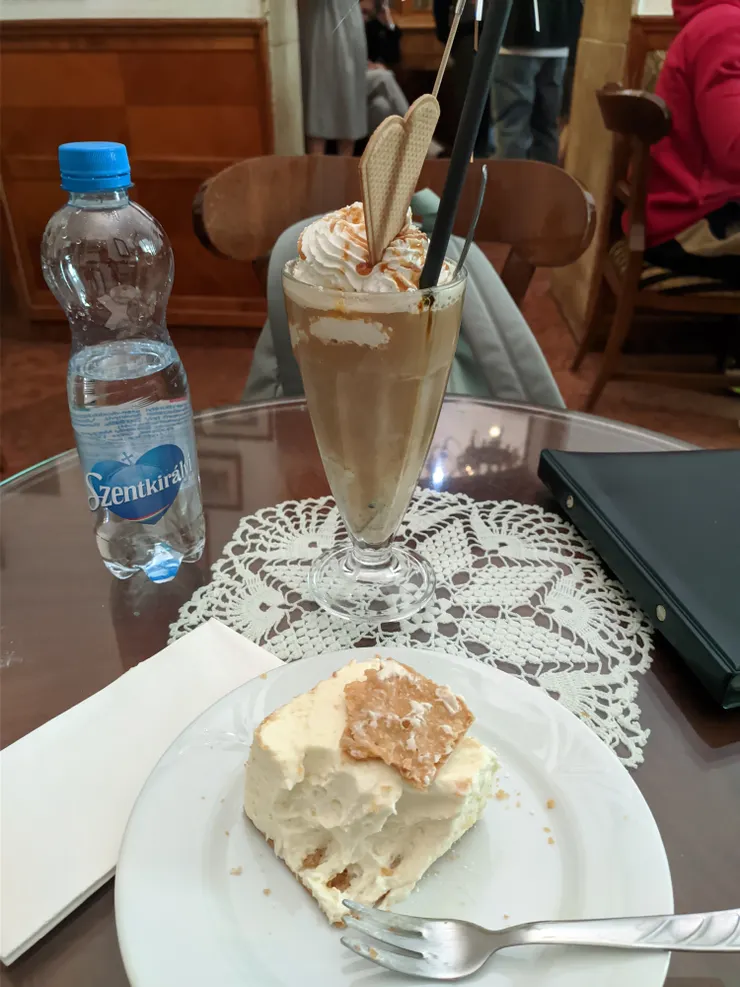 被我啃過的奶油蛋糕（Krémes）& 奶油咖啡