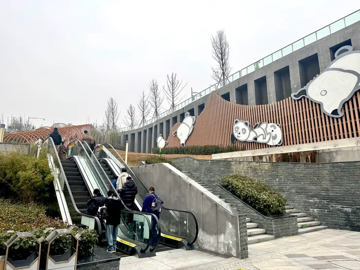 大陸的手扶梯事業真發達