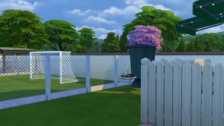 鐵絲網也用來劃分足球場的範圍。