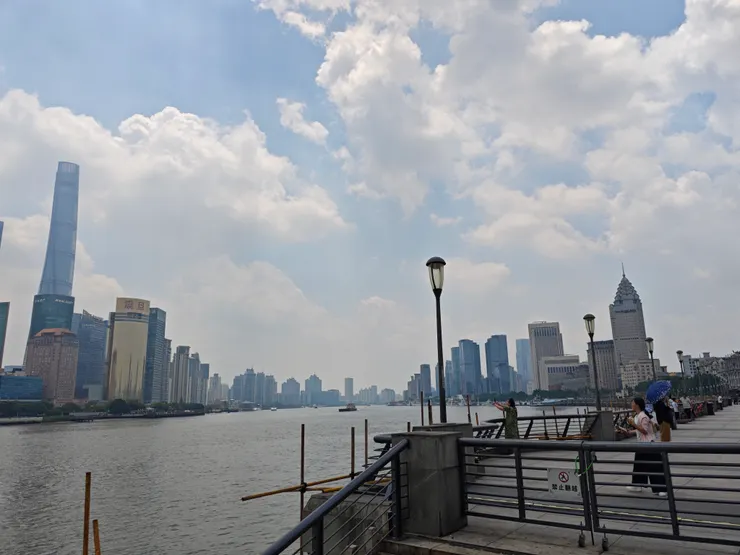 藍天白雲+外灘