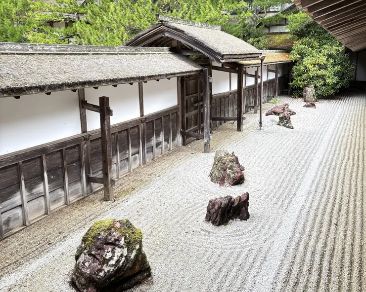 廊下旁的枯山水(自行拍攝)