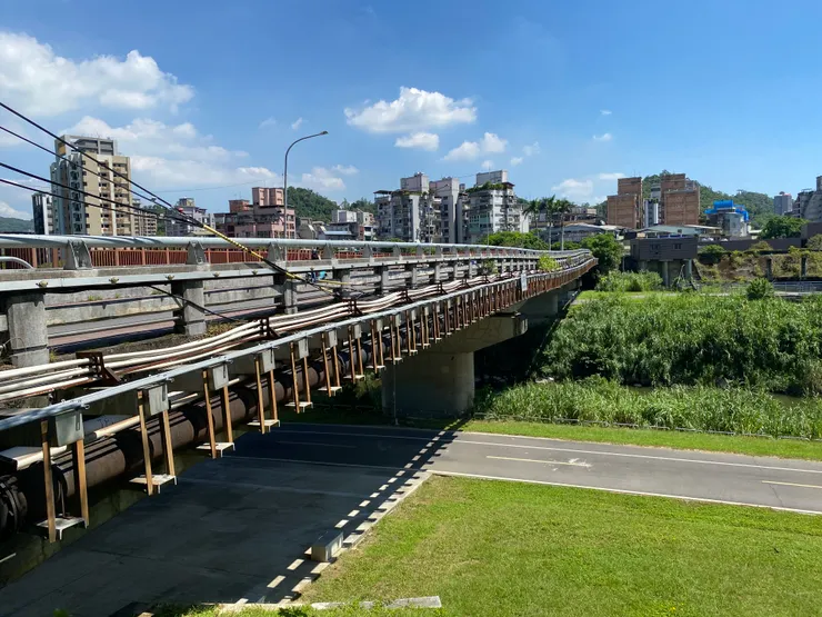 通往指南宮的道南橋