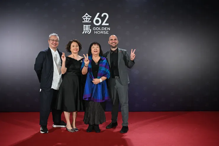 第 62 屆金馬獎頒獎典禮，最佳紀錄片《隱蹟之書：重寫自我》劇組。／影像提供：台北金馬影展執行委員會