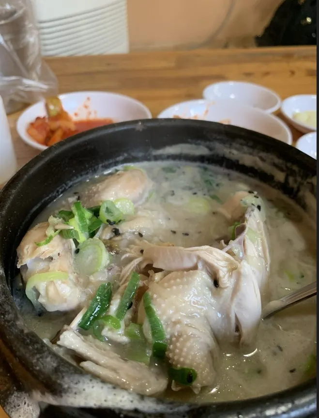 湯頭很濃好好喝、雞肉很嫩好好吃🥄