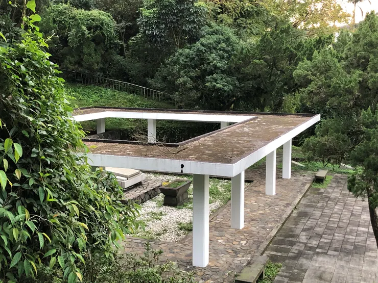 從上方眺望胡適墓園